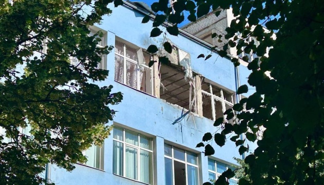 Russians strike near supermarket in Kherson with drone; four people injured
