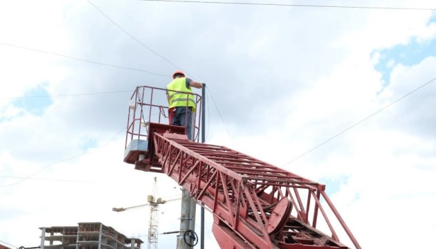 Anti-drone nets installed at bus stops in Zaporizhzhia