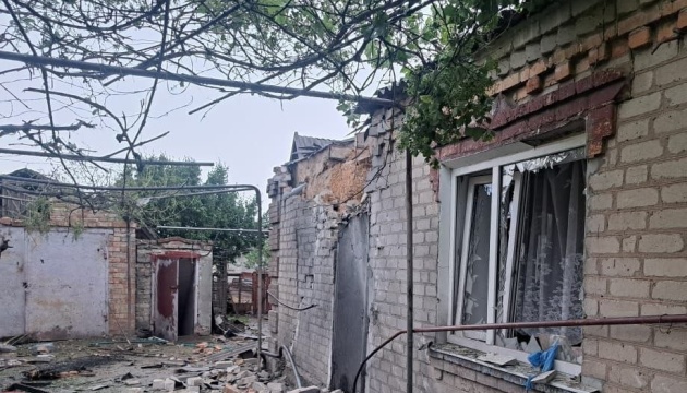 Enemy attacks five districts in Dnipropetrovsk region more than 10 times since evening, one injured