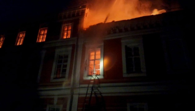 Російські військові атакували дронами навчальний заклад у Глухові