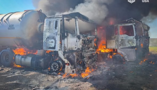 Війська РФ атакували стоянку вантажного транспорту на Одещині, є загиблий і поранені