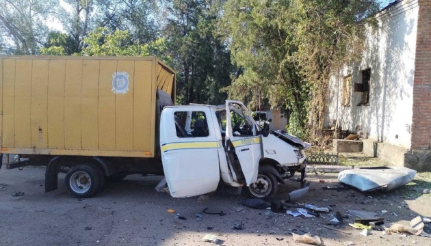 Ворог дронами знищив у Нікополі два автомобілі «Укрпошти» - робота пересувних відділень призупинена