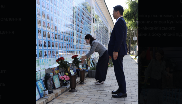 国光・山田両副大臣、キーウにてウクライナ戦死者を追悼