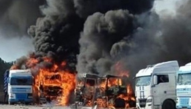 Росіяни вдарили по АЗС та автостоянці у Запоріжжі, є поранена