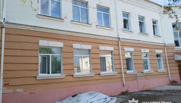 Унаслідок удару дроном «Молнія» по ліцею у Новгород-Сіверському двоє людей поранені