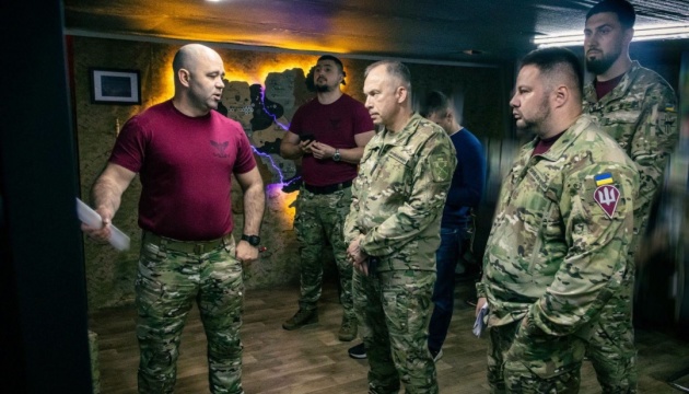 Сирський відвідав район активних бойових дій на Олександрівському напрямку