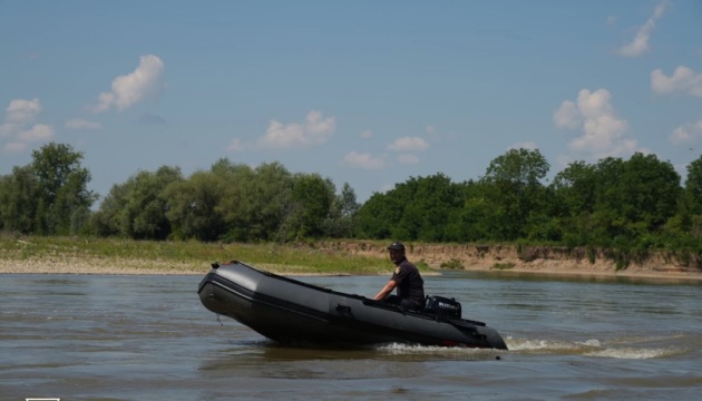 На Закарпатті дістали з Тиси тіло 10-річного хлопчика, якого шукали понад дві доби