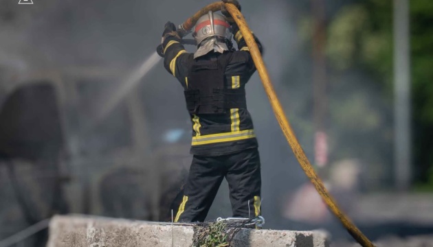 Росіяни вдарили по АЗС у Сумах, троє поранених