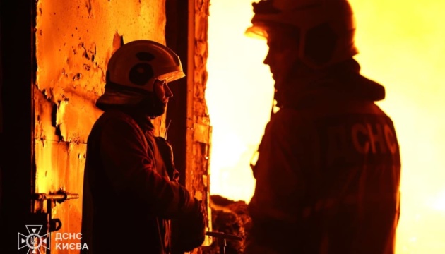 Extinguido incendio provocado por un ataque ruso con misiles a Kyiv