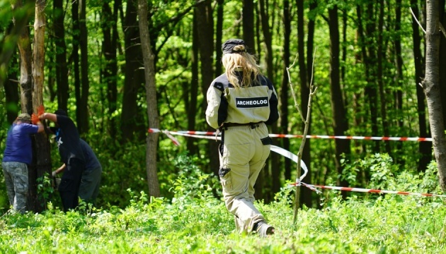 Podczas poszukiwań w Puźnikach w obwodzie tarnopolskim nie odkryto żadnego grobu masowego