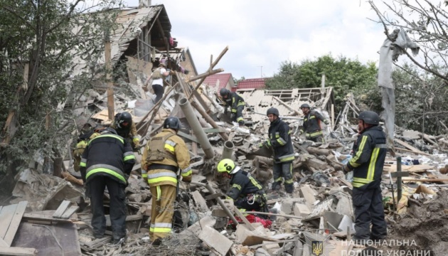У Запоріжжі через ворожий авіаудар вже двоє загиблих та 16 поранених
