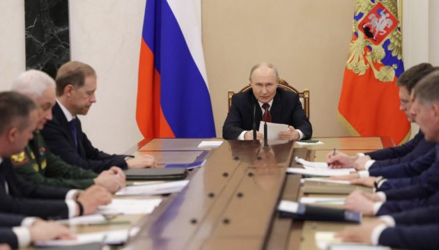 Путін вперше визнав наявність дефіциту пального в Росії