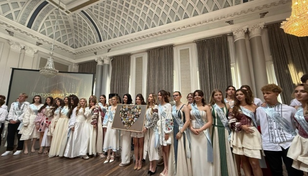 У Лондоні відбувся випускний в одній із найбільших українських шкіл Великої Британії