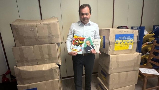 До закладів освіти та бібліотек Іспанії передали дві тисячі українських книг
