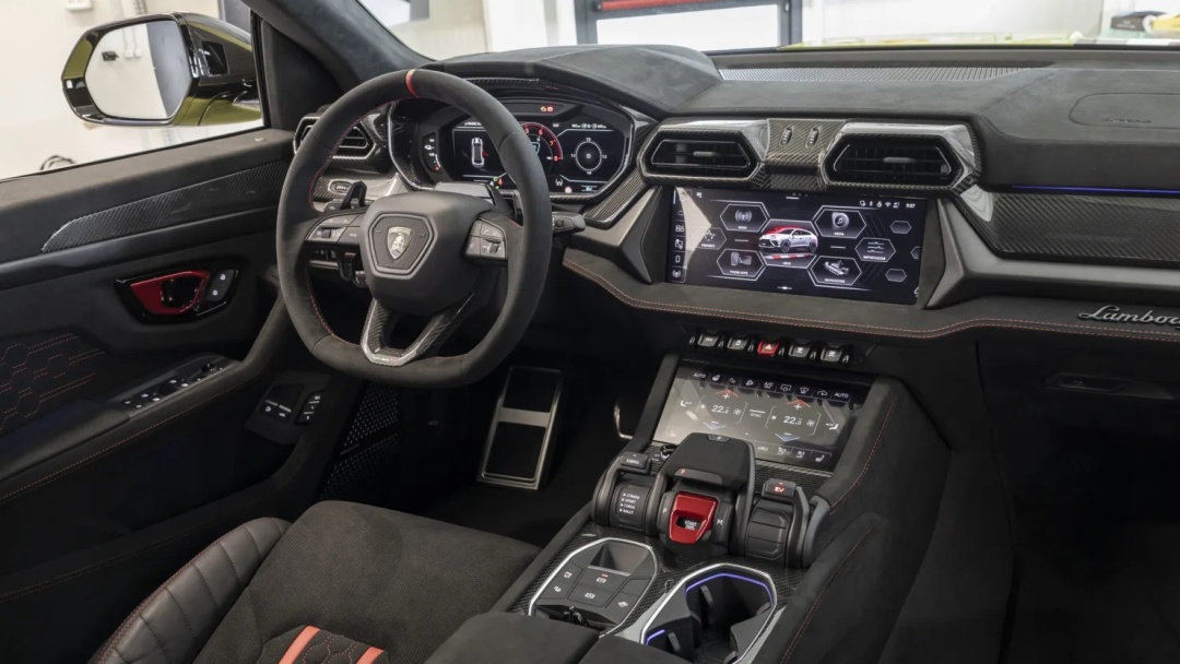 Lamborghini представила гібридний Urus - «найшвидший у світі суперпозашляховик»