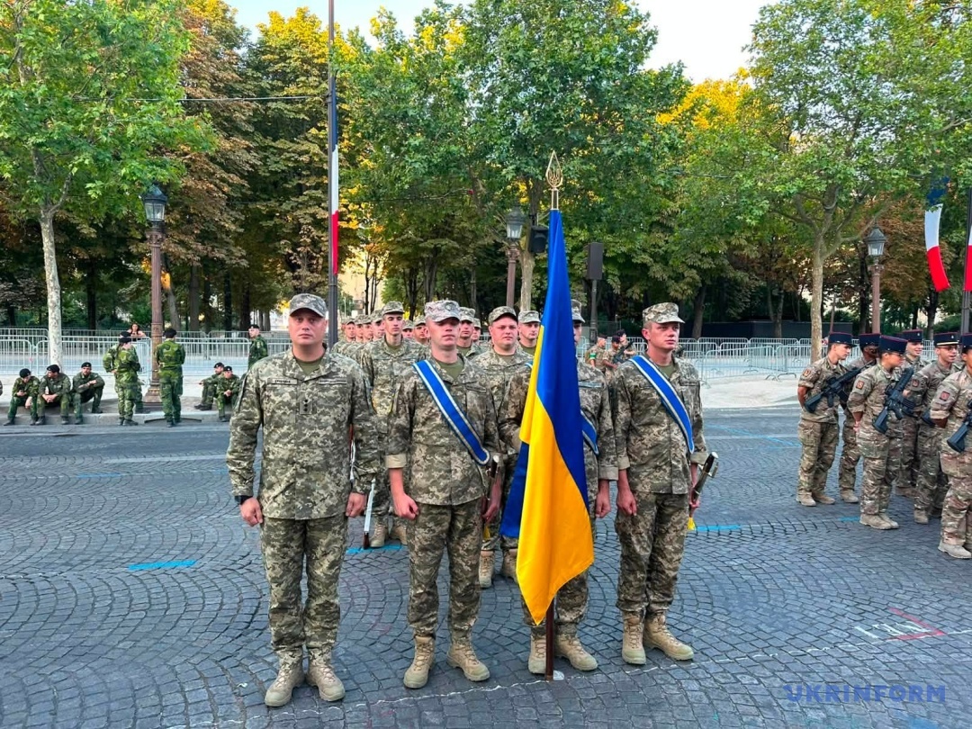 Українські військові провели останню репетицію перед парадом 14 липня в Парижі