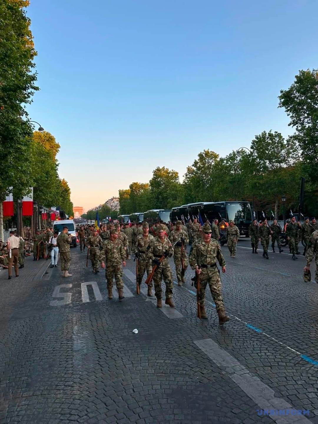 Українські військові провели останню репетицію перед парадом 14 липня в Парижі