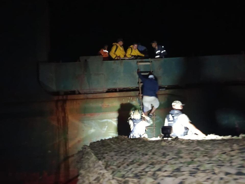 Росіяни вдарили дроном по іноземному судну у Чорному морі, евакуювали 16 моряків