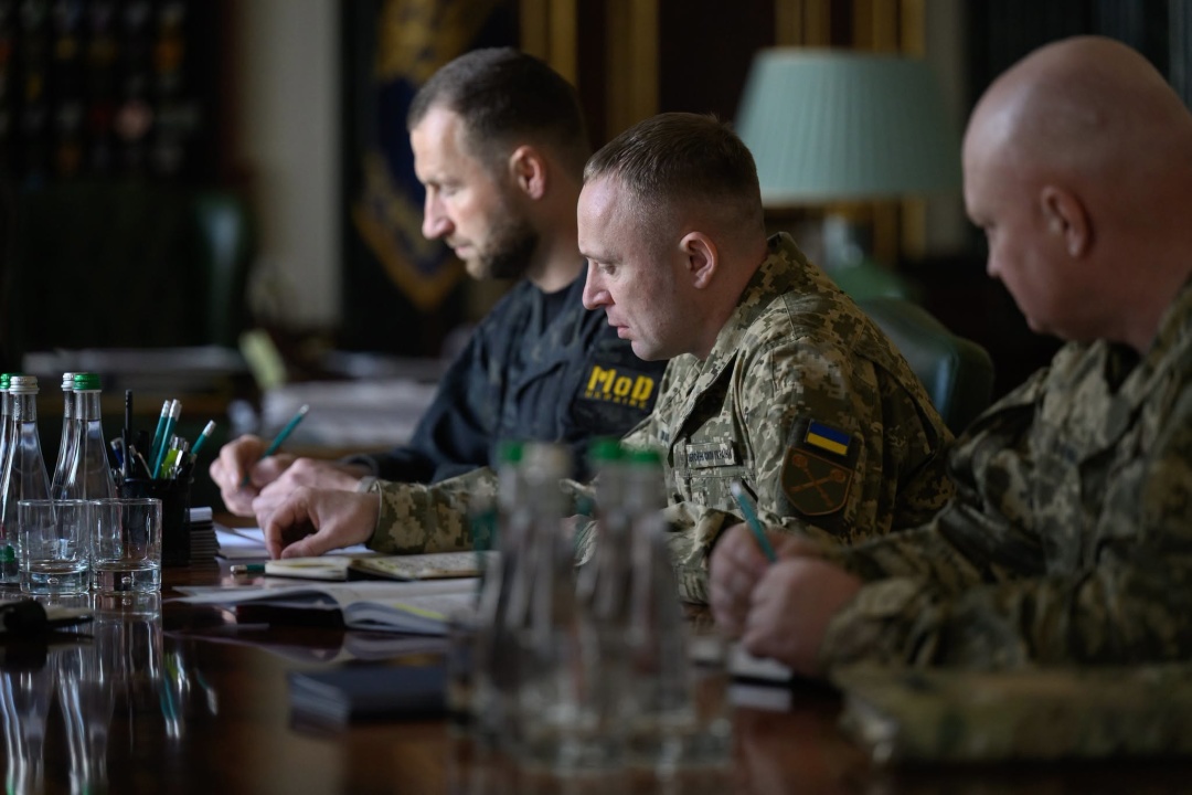 Зеленський обговорив із військовим командуванням протидію балістиці та зміни на фронті, які готує Генштаб