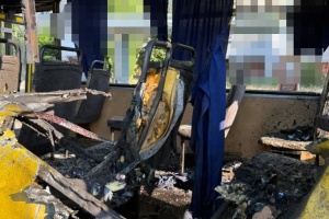 ロシア軍、ウクライナ南部ヘルソンの乗合タクシーを攻撃　死者２名、負傷者９名
