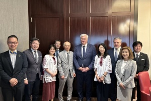 シビハ宇外相、日本の専門家と情勢を議論