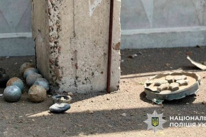 キーウ市内でロシア軍のミサイル「Ｘ６９」の破片や子弾を回収