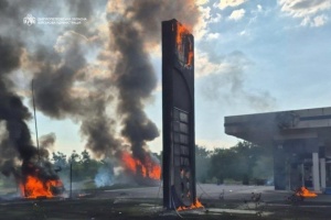 Tropas rusas atacan el distrito de Kryvyi Rig, dejando un muerto, cinco heridos y daños en una gasolinera