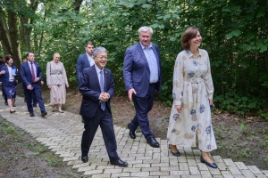 シビハ宇外相、中込駐ウクライナ日本大使と訪日成果について協議