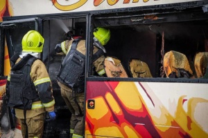Zelensky: Hoy Rusia volvió a "vencer" autobuses, edificios residenciales y un hospital