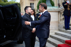 ゼレンシキー宇大統領、パリでマクロン仏大統領と会談　「対弾道ミサイル連合」「有志連合」会合につき協議