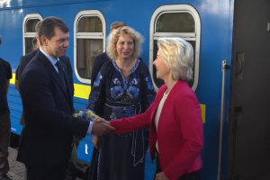 Von der Leyen llega a Kyiv