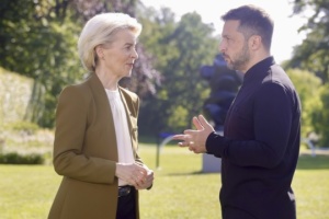 Von der Leyen : l'UE envisage d'étendre le modèle du Drone Deal aux missiles et aux systèmes de défense aérienne
