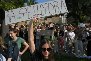 La gente protesta contra la dimisión de Fedorov en Kyiv y Lviv