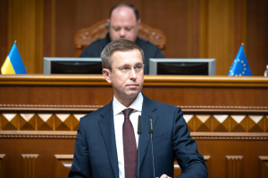  Parlament bestätigt neuen Ministerpräsidenten Korezkyj 