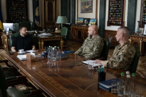 Zełenski omówił sytuację na froncie i potrzeby jednostek z dowództwem Sił Zbrojnych Ukrainy

