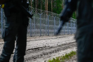 Зі зброєю та в масках: військові Латвії розповіли про нову спробу прорвати кордон з боку Білорусі