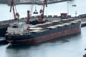 Un navire qui faisait route des États-Unis vers l'Ukraine a été endommagé près des côtes roumaines