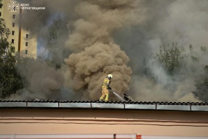 2 Tote und 25 Verletzte nach russischem Angriff in Tschernihiw. Such- und Rettungsarbeiten abgeschlossen