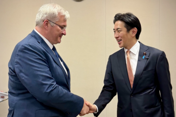 シビハ・ウクライナ外相、自民党の小林政調会長と会談