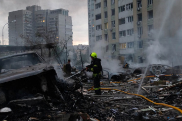 Guerre en Ukraine : au moins quatorze morts et soixante blessés après une nouvelle attaque aérienne russe contre Kyiv 