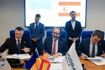 España financiará la restauración y modernización de la infraestructura de navegación aérea de Ucrania