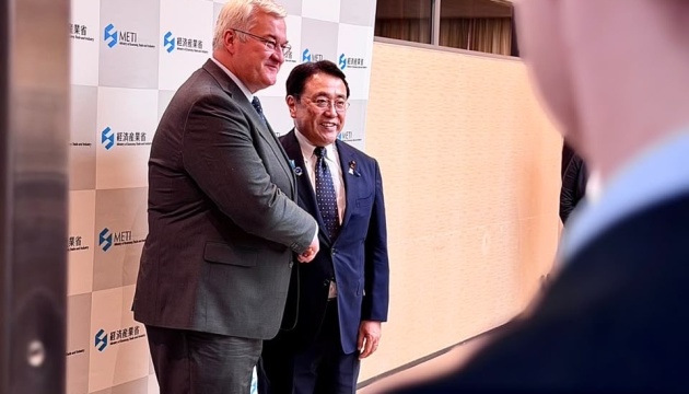 シビハ宇外相、赤沢経産相と経済協力や復興につき協議