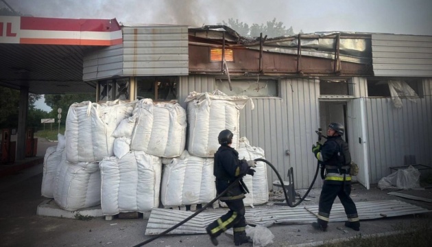 На Чернігівщині війська РФ вдарили по агропідприємству та ринку, є поранена