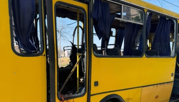 Injury toll from Russian drone attack on minibus in Kherson rises to nine, two dead