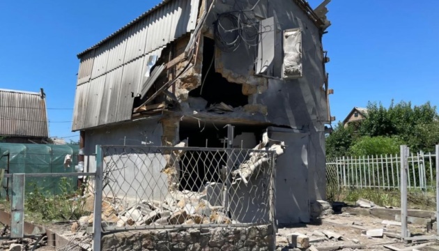 Ворог із вечора понад 20 разів обстріляв Дніпропетровщину, двоє постраждалих