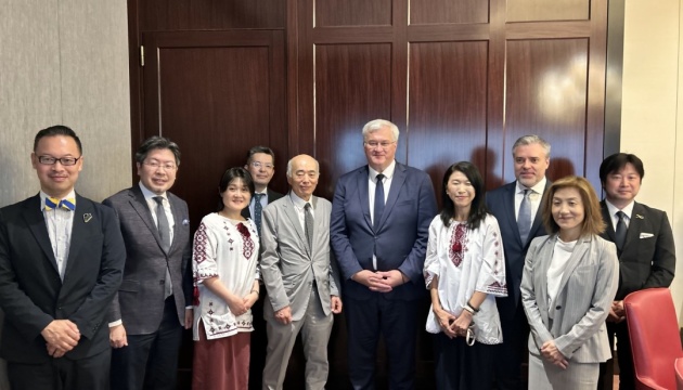 シビハ宇外相、日本の専門家と情勢を議論