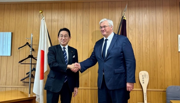 シビハ宇外相、岸田元日本首相と会談