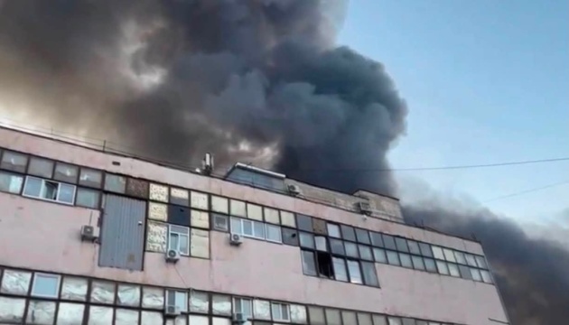 Понищені підручники з історії України: через атаку на Київ зупинила роботу друкарня «Мегаполіграф»