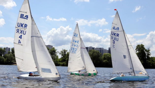 Des vétérans ukrainiens s'entraînent sur des voiliers adaptés au Yacht Club de Kyiv/ Photo : Volodymyr Tarasov, Ukrinform 