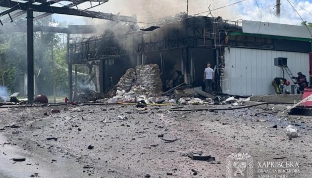 Війська РФ завдали ракетного удару по АЗС в Ізюмі: одна людина загинула, ще троє - поранені